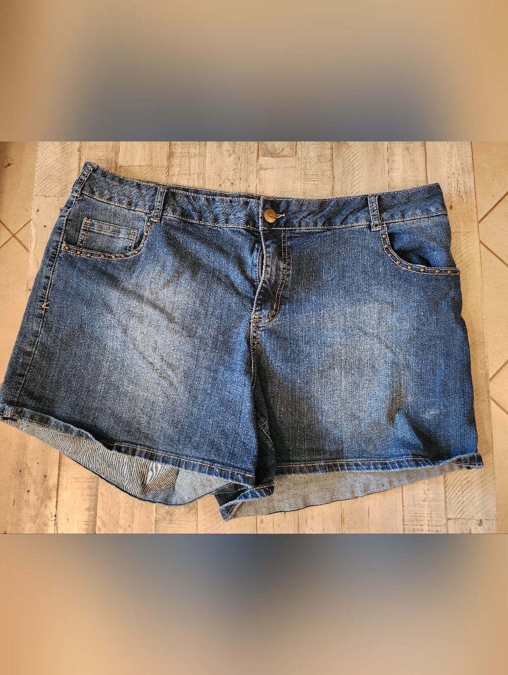 Lane Bryant Venezia Classic Denim Jean Shorts With Gold Studs